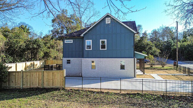 Building Photo - 2813 Mead Rd