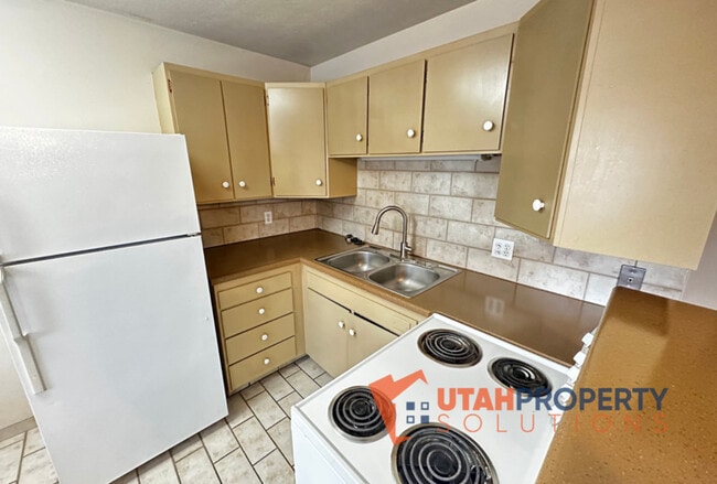 Foto del edificio - 4951 S Center St