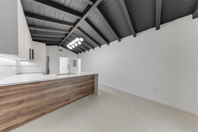 Foto del edificio - 1043 NW 48th St