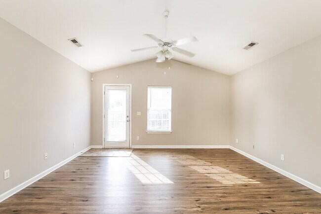 Foto del edificio - 5056 Hogan Point Ct