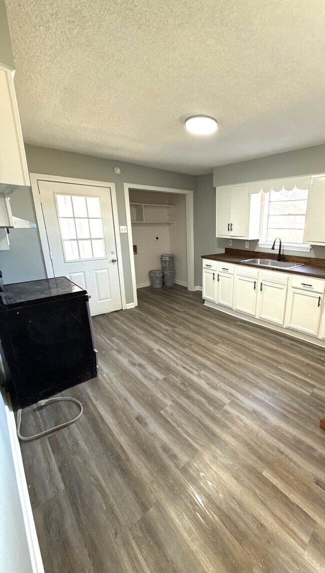 Foto del edificio - 102 Honeysuckle St