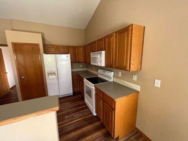 Foto del edificio - Wonderful Ranch style home located in Engl...