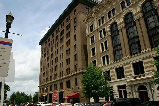 Building Photo - 915 Franklin St