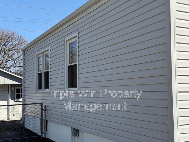 Building Photo - 8015 Aline Ave