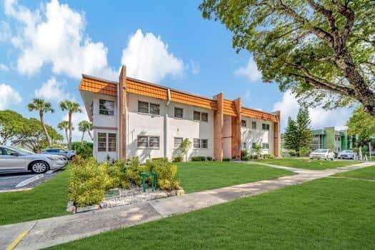 Foto del edificio - 4841 NW 22nd Ct