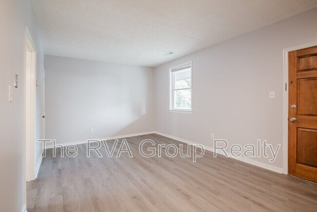 Building Photo - 3807 Woodlawn St