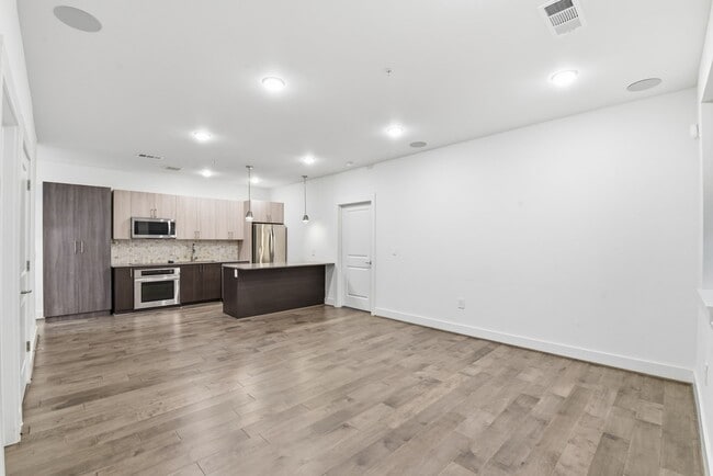 Building Photo - 4819 Caroline St