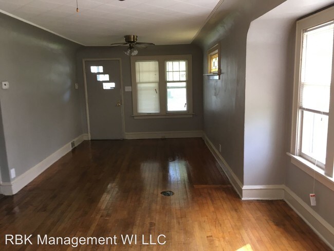 Building Photo - 4965 N 55th St