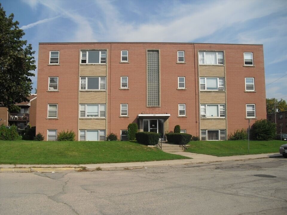 3 Osler Crt, Hamilton, ON L9H 4L4 Apartments 3 Osler Crt Hamilton, ON