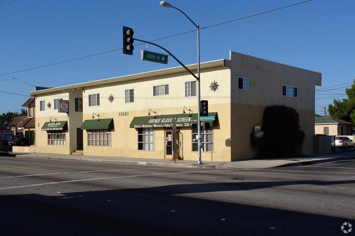 Foto del edificio - 13501 Inglewood Ave