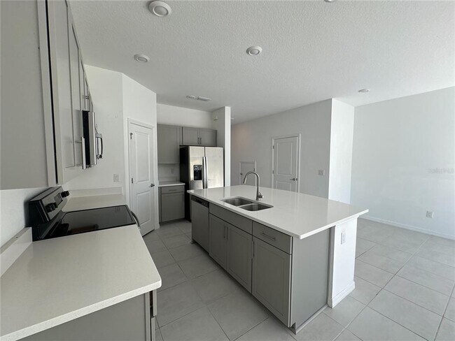 Foto del edificio - 2416 Paravane Wy