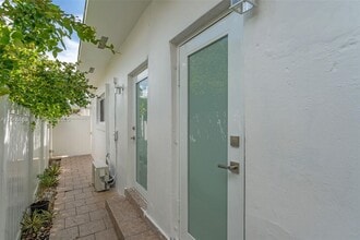 Building Photo - 201 SW 51st Ct
