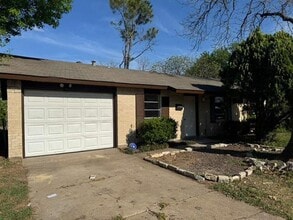 Building Photo - 302 Independence Dr