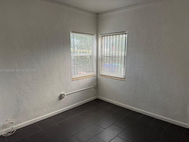 Foto del edificio - 1411 NW 41st St