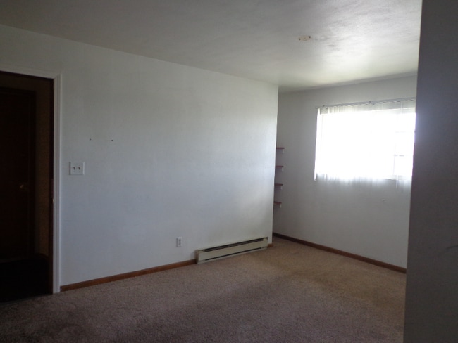 Building Photo - 713 Cedar Dr