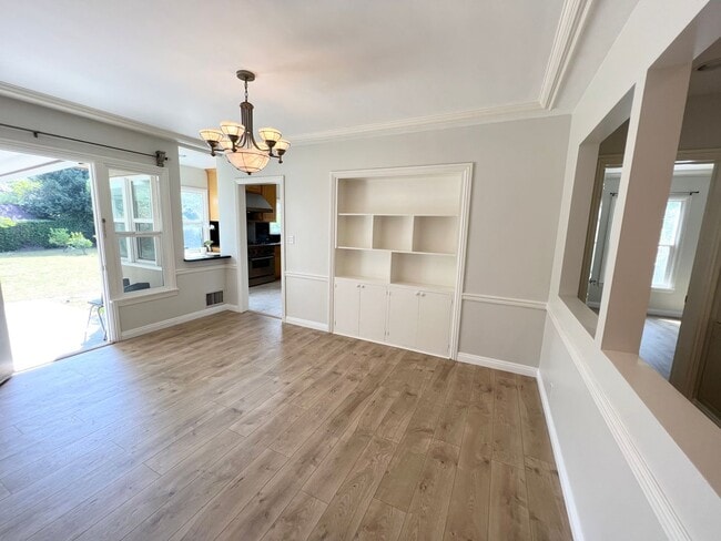 Foto del edificio - *** Gorgeous 4 bed 3 bath Single Family Ho...