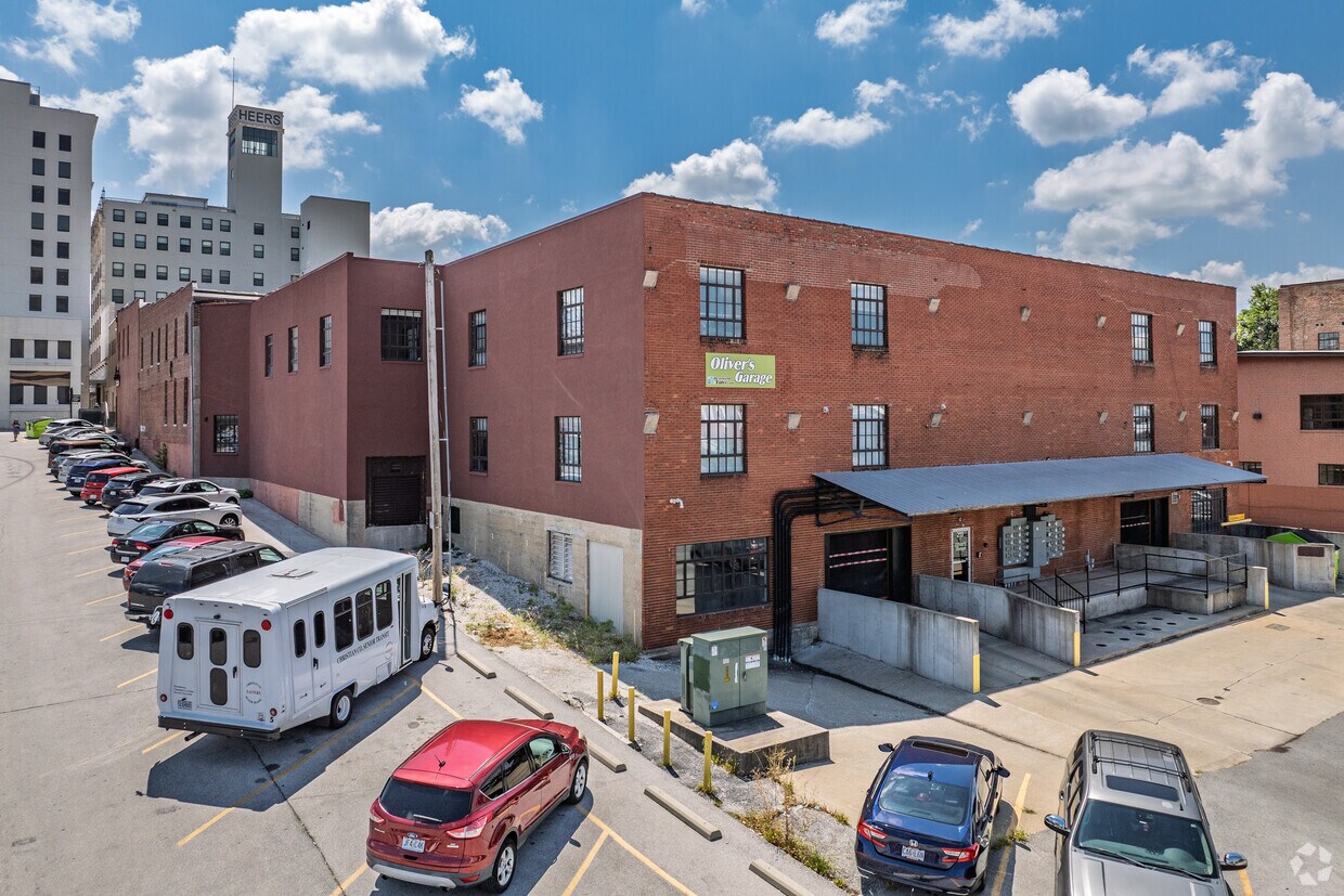 Foto del edificio - Oliver`s Garage Loft Apartments