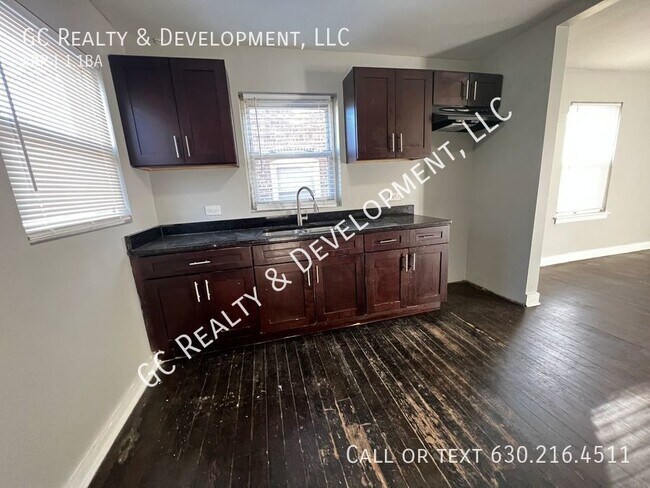 Foto del edificio - ***DETACHED SINGLE HOME / 4 BDRM / 1.5 BTH...