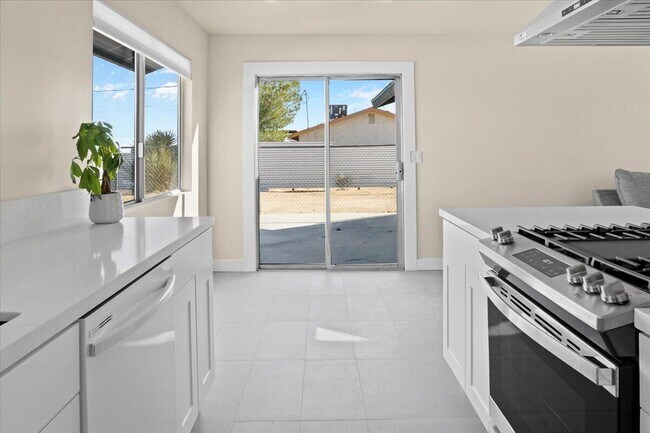 Building Photo - 60440 Granada Dr