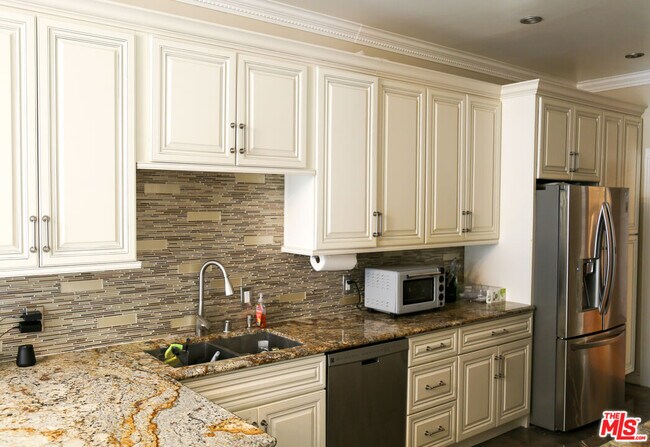 Building Photo - 10640 Wilkins Ave