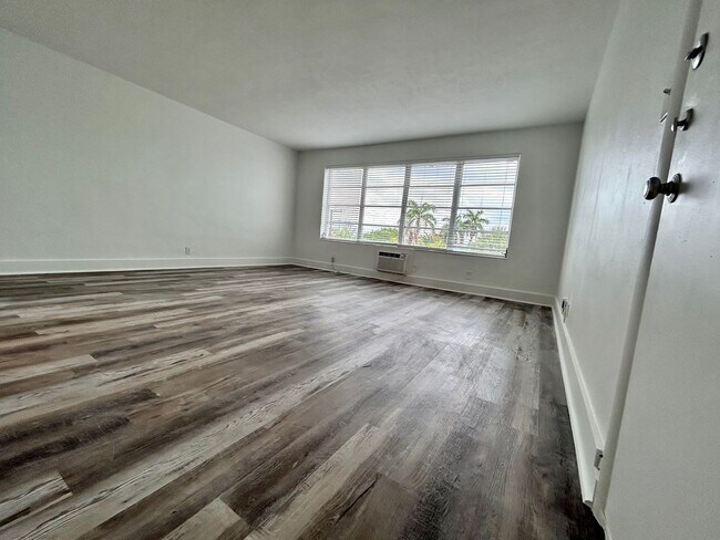 Foto del edificio - Spacious Studio Beach House Condo!