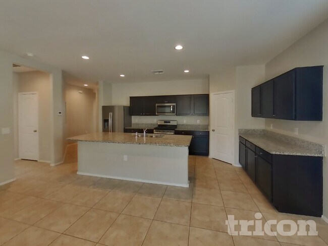 Foto del edificio - 30962 W Cheery Lynn Rd