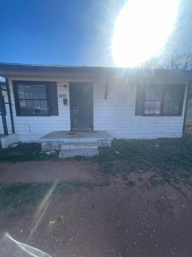 Building Photo - 3 bedroom, 1 bath