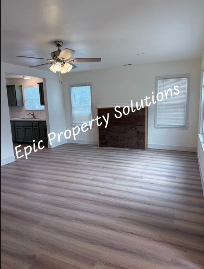 Building Photo - 319 E Dayton Ave