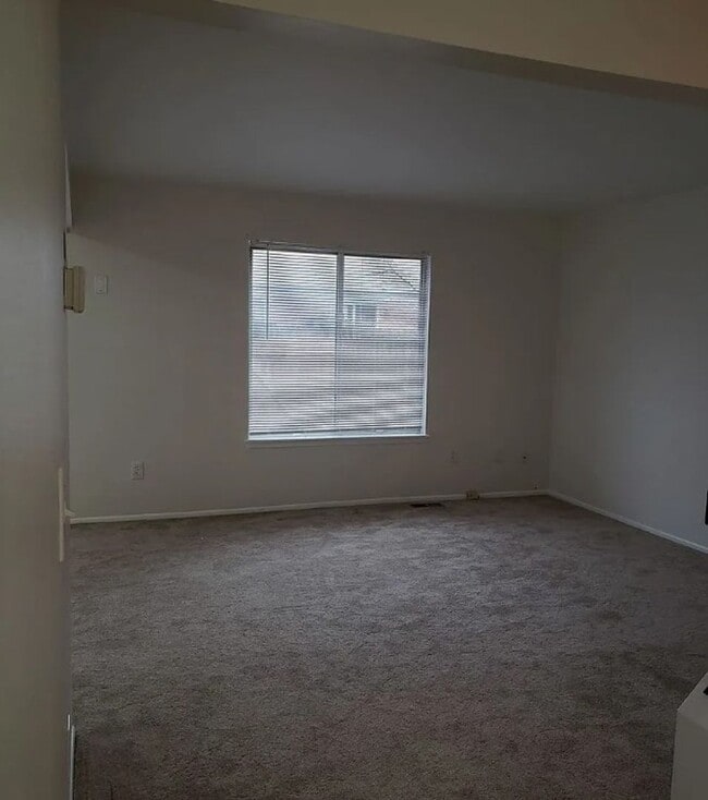 Building Photo - $2,175 Chapel Hill Condo For Rent