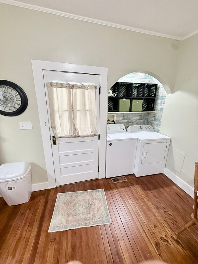 Foto del edificio - 224 S Peter St