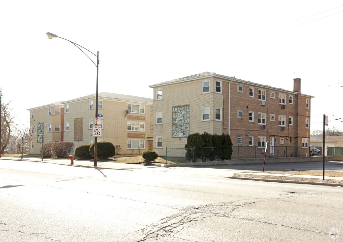 Building - 7649 W Irving Park Rd