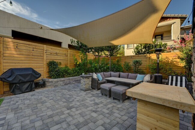 Foto del edificio - Spacious Furnished Summerlin Home Featurin...