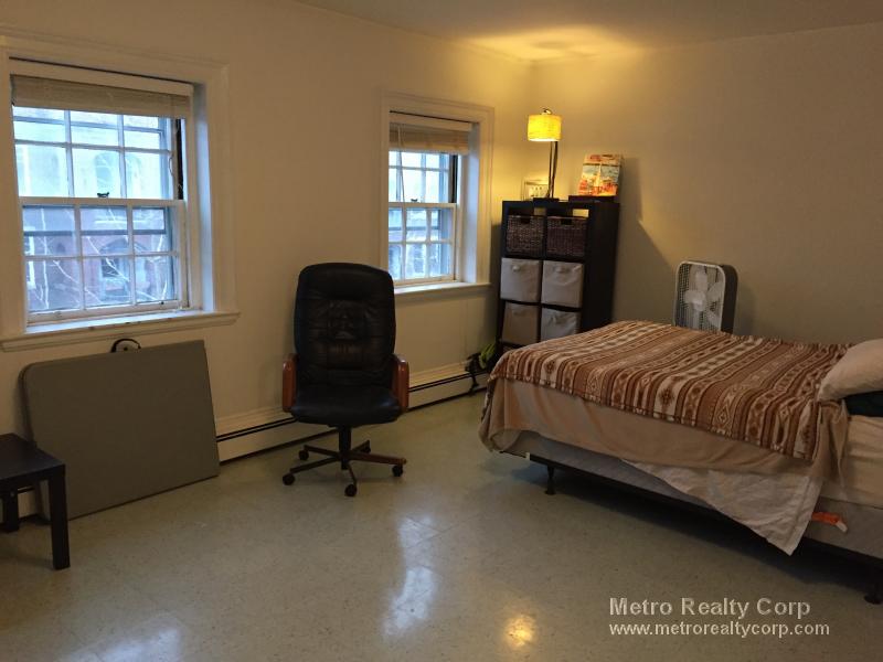 35 Garrison Rd, Brookline, MA 02445 35 Garrison Rd Brookline, MA