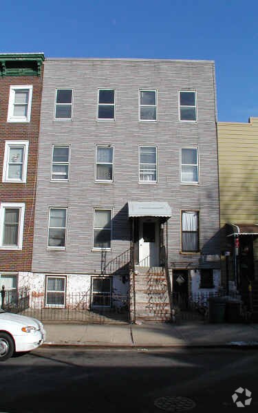 Foto principal - 690 Leonard St