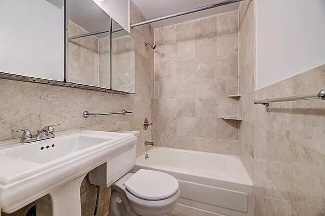 Foto del edificio - 219 E 23rd St
