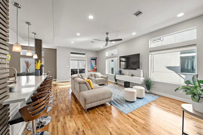 Building Photo - 4309 Marina St