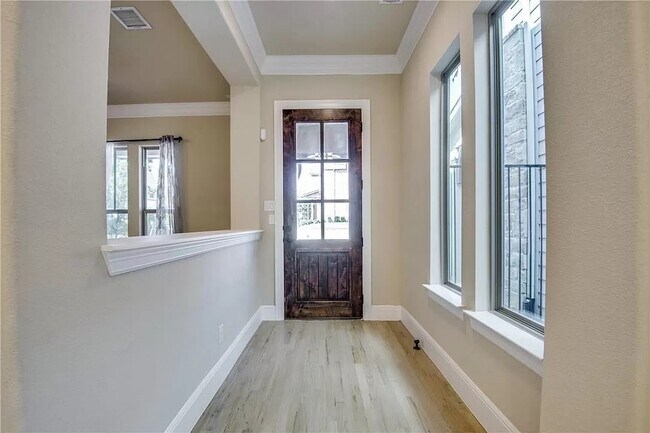 Building Photo - 336 Loma Alta Dr