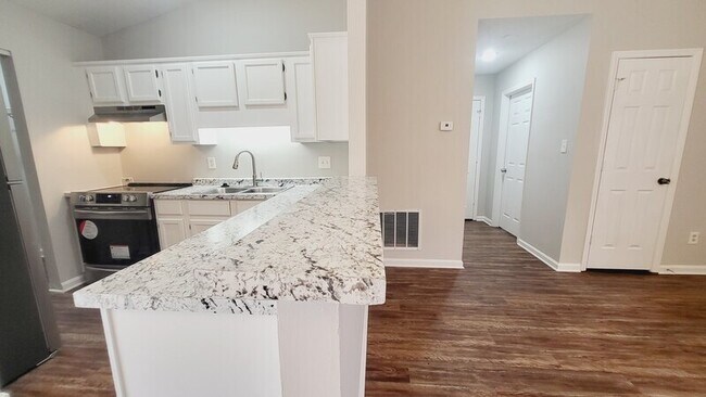 Foto del edificio - 6530 Pineburr Rd