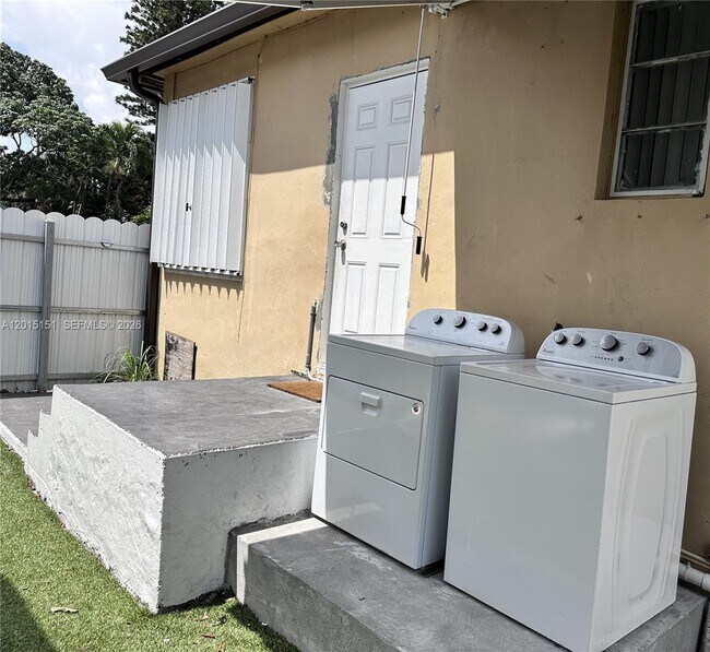 Foto del edificio - 3131 NW 134th St