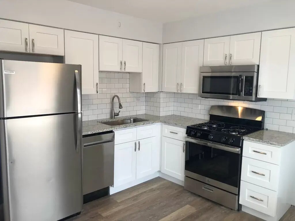 Foto principal - 4420 Forest Ave