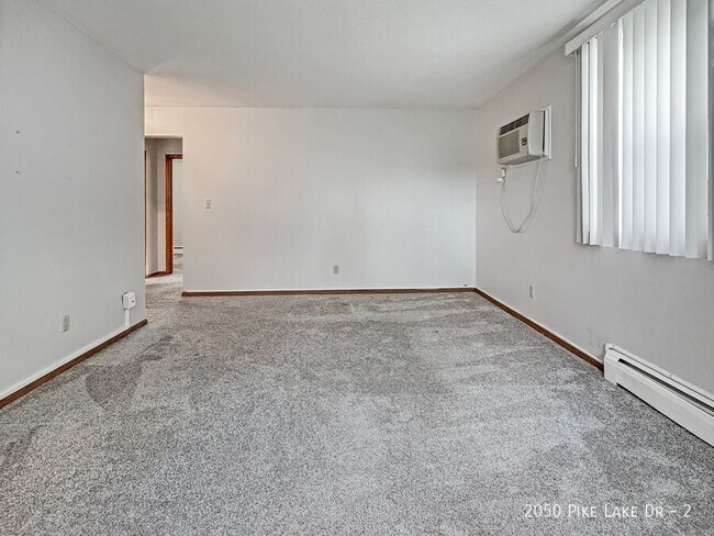 Foto del edificio - 2050 Pike Lake Dr