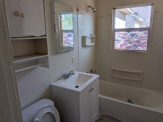 Building Photo - 5302 Thurman Way
