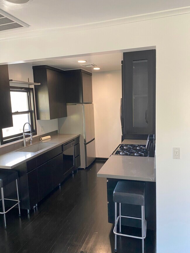 Foto del edificio - 1255 N Genesee Ave