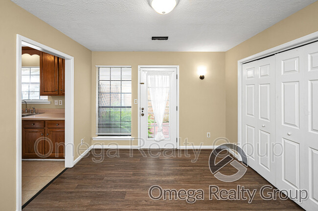 Foto del edificio - 4352 Hillside Oaks