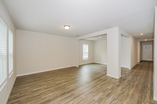 Building Photo - 6830 N Pavilion Loop