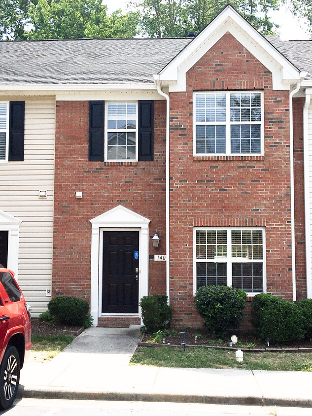 Primary Photo - 140 Forthview Way