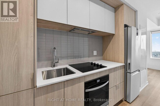 Building Photo - 395 Square One Dr