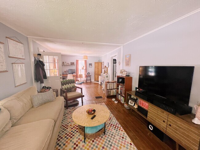 Foto del edificio - 1001 W Cottage Grove Ave