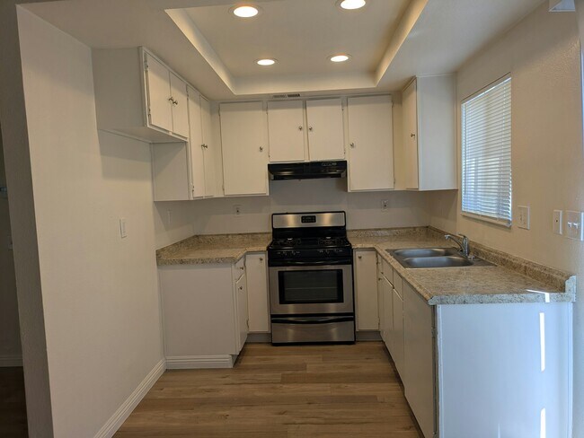 Foto del edificio - 955 W Devonshire Ave