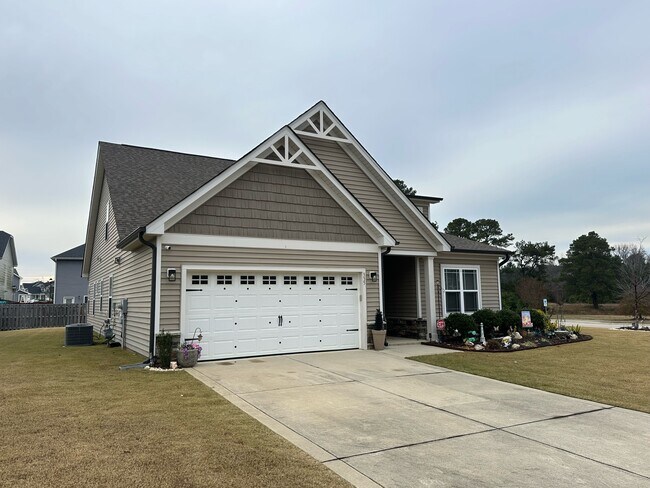 Foto del edificio - 335 National Dr